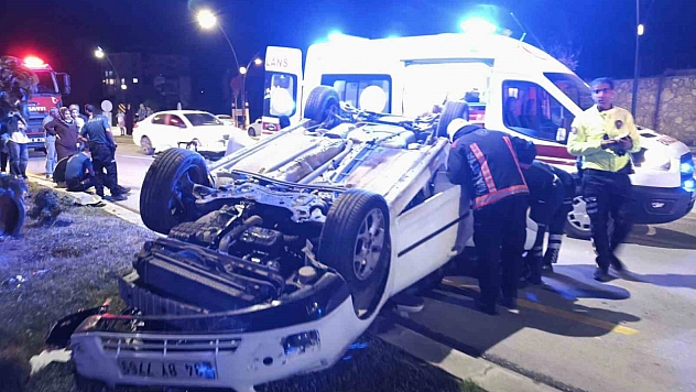 Malatya'da kontrolden çıkan araç ters döndü: 2 yaralı