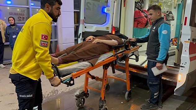 Kontrolden çıkan motosiklet devrildi