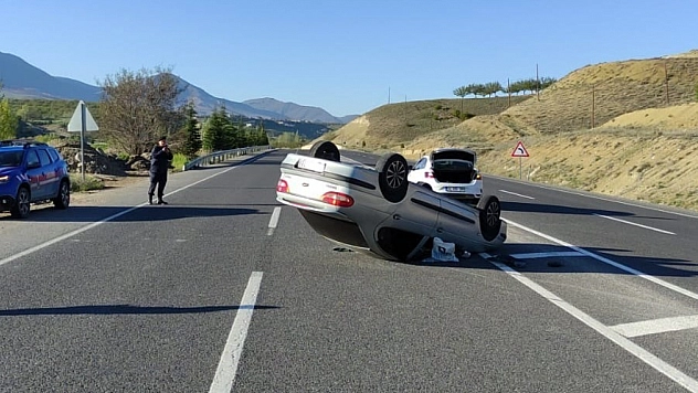 Malatya'da korkutan kaza: Otomobil ters döndü