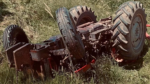 Kontrolden çıkan traktör devrildi: 1 ağır yaralı