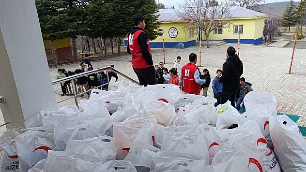 Köy okullarına kıyafet desteği