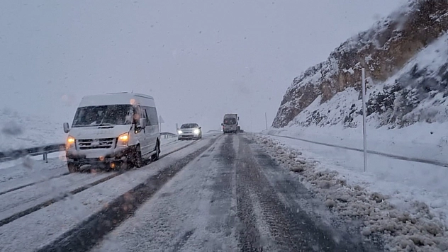 Kubbe Dağı beyaza büründü