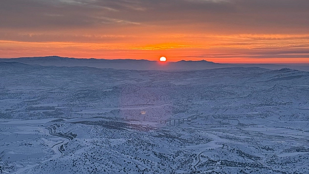 Kulp'ta kar yağışı görsel şölen oluşturdu
