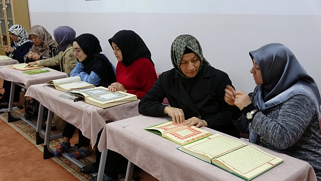 Kur'an-ı Kerim'i bir ayda öğrendi