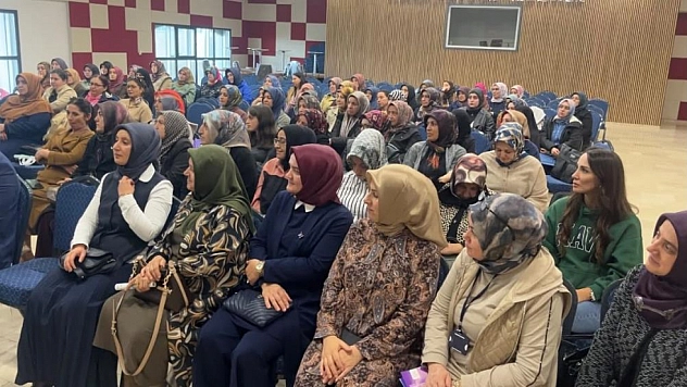 Kursiyerlere kanserde erken teşhisin önemi anlatıldı