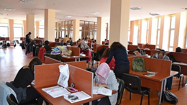 Kütüphane 24 saat açık