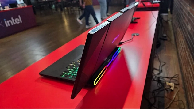 Bilim kurgu filmlerini aratmayan ekranı uzayan dizüstü bilgisayar!