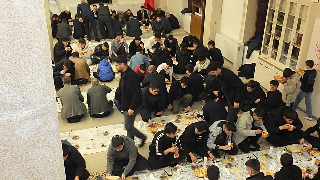'Maarifin Kalbinde Ramazan' temalı iftar programı düzenlendi