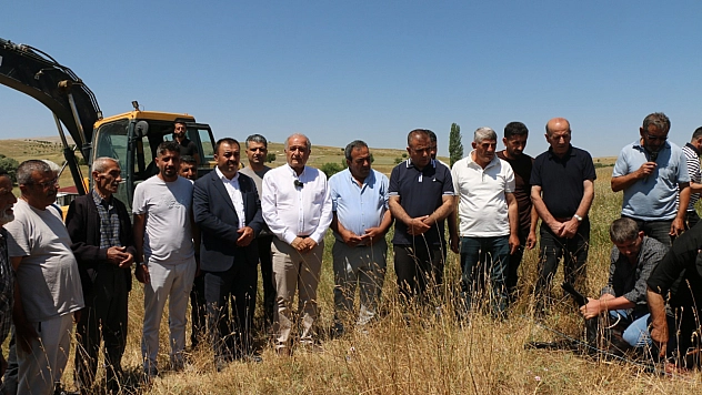 Malatya'da mahalle sakinlerinin talebi karşılık buldu: Taziye evi için ilk kazı vuruldu