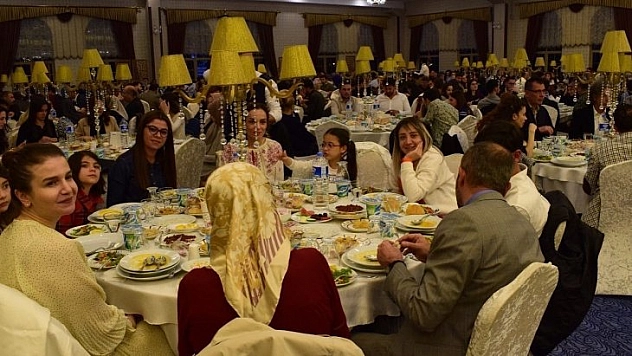 Baronun iftarına yoğun katılım