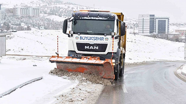 Malatya Büyükşehir Belediyesi'nden yoğun kar mesaisi