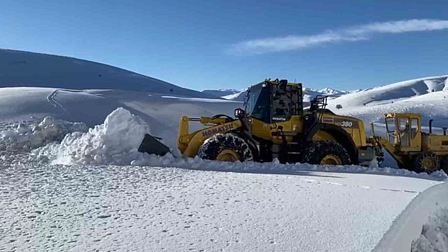 Kar ve tipi Malatya'yı esir aldı! Ekipler gece gündüz çalışıyor