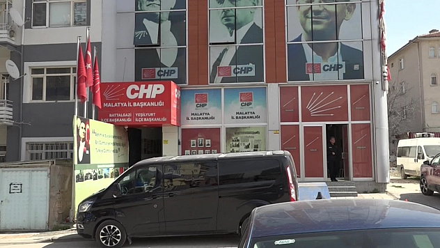 Malatya CHP'de Çilingirli Devir Teslim! Kilitler Kırıldı, Koltuk Değişti
