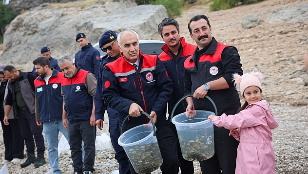Malatya'da 1,3 milyon sazan suya bırakıldı