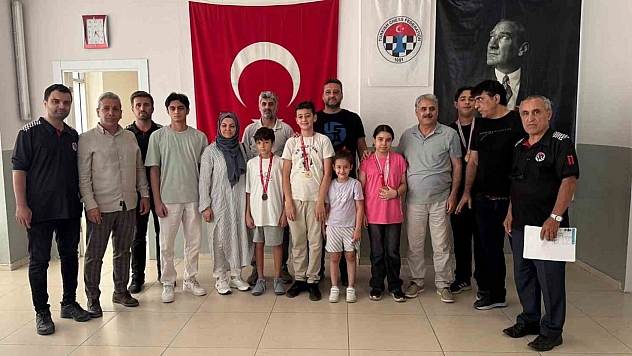 Malatya'da 15 Temmuz Satranç Turnuvası'nın şampiyonları belli oldu