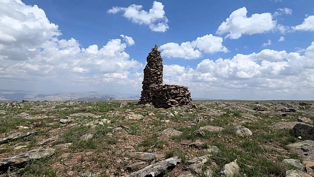 Malatya'da 2 bin rakımda gizemli taş yapı keşfedildi