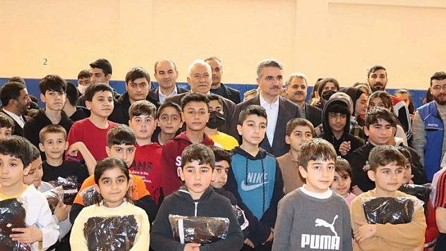 200 çocuğa eşofman