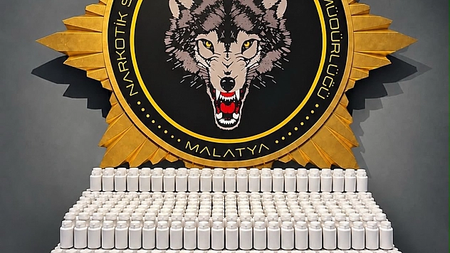 Malatya'da 3 mahalleye şafak baskını: 44 bin 616 hap ele geçirildi