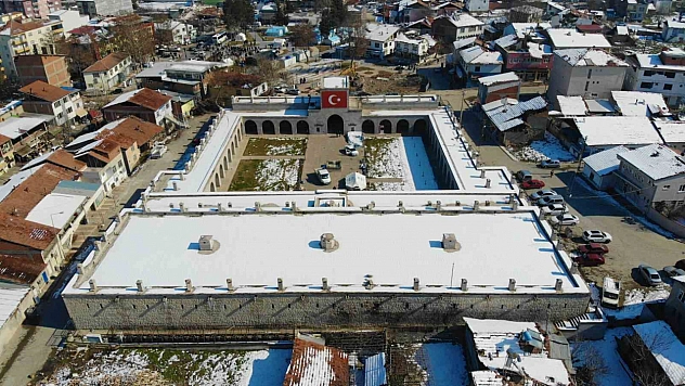 Kervansaray depremlere göğüs gerdi