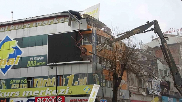 Malatya'da yıkım sürüyor