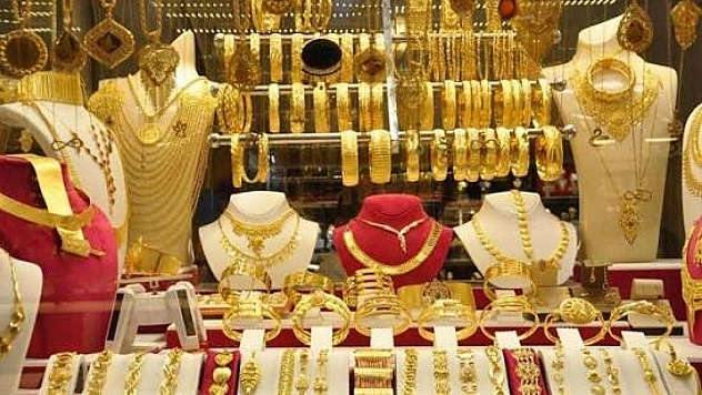 Malatya'da altın fiyatları düşüşe geçti: Gram altın 6 bin 880 TL'ye geriledi