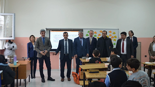 Malatya'da aşure lokması dağıtıldı