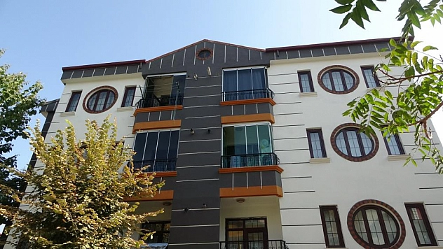 Malatya'da balkondan düşen genç kız ağır yaralandı