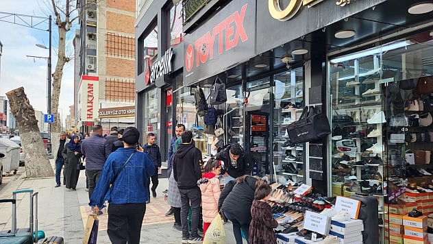 Malatya'da bayram telaşı! Caddede adım atacak yer yok