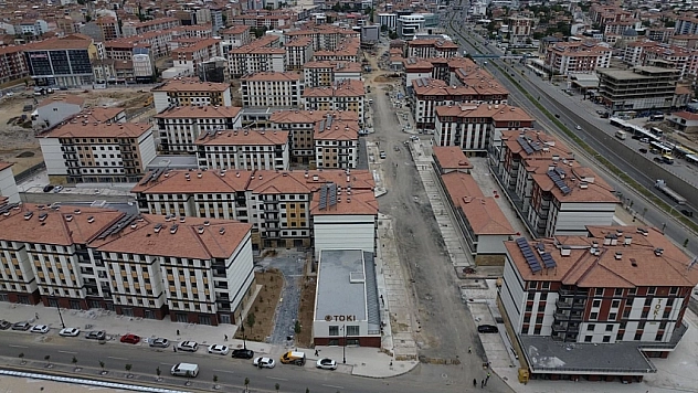 Malatya'da beklenen konut teslimi yapılıyor: 985 hak sahibi anahtarlarına kavuştu