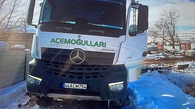 Malatya'da beton mikserinin çarptığı yaya yaralandı