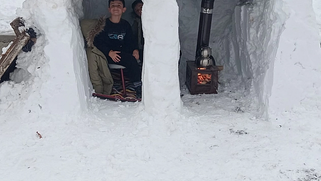 Malatya'da bir babadan unutulmaz sürpriz! Bir metrelik kar yuva oldu!