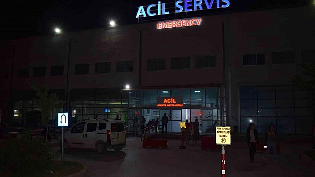 Malatya sokaklarında kanlı kavga: Ayırmak isterken yaralandı