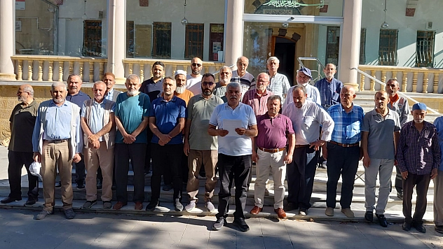 Malatya'da cami avlusunda uygunsuz hareket sergilediler Müezzin uyarınca, burnunu kırdılar
