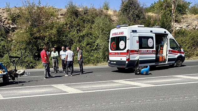 Malatya'da çapa motoru ile minibüs çarpıştı: 1 yaralı