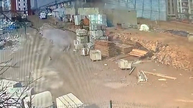 Malatya'da çatı kağıt gibi havada uçtu!