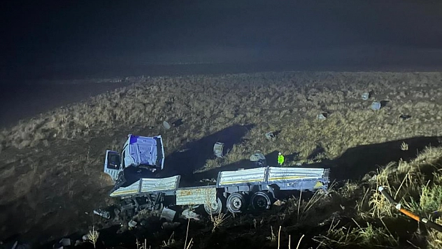 Malatya'da çekici şarampole devrildi: 1 ölü