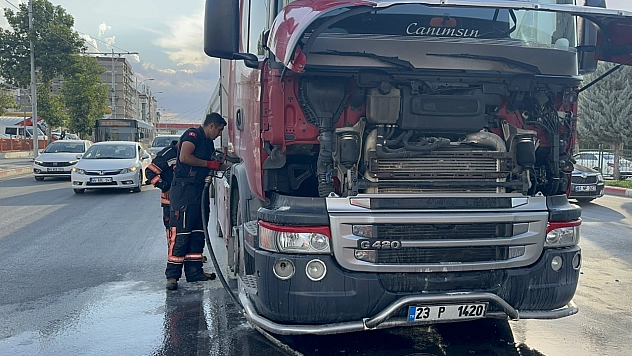 Malatya'da Çevreyolu'nda seyir halindeki tırda yangın