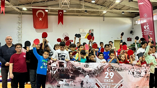 Malatya'da Cumhuriyet Kupası heyecanı: 102 sporcu masa tenisinde kıyasıya yarıştı