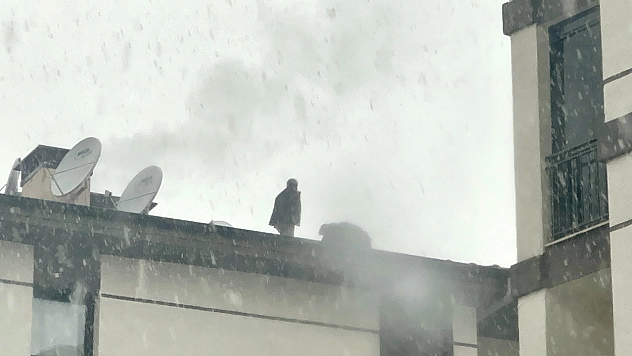 Malatya'da darp iddiası: İşçi çatıya çıktı