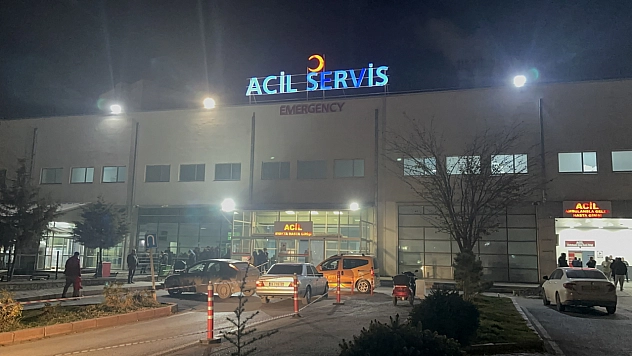 Malatya'da dehşete düşüren olay! Tanımadığı iki kişiyi bıçakladı