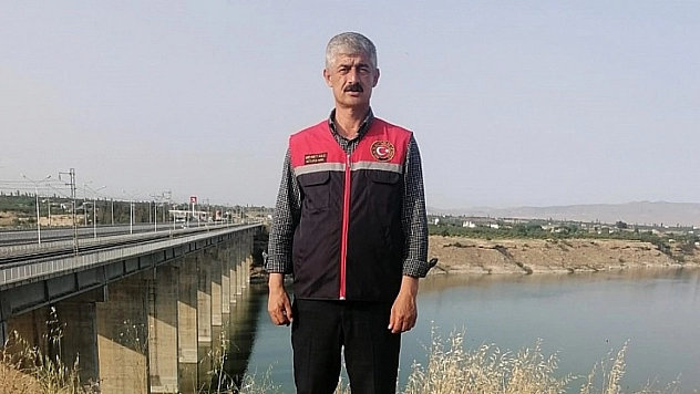 Malatya'da doğan çocukların ilk masrafını cebinden karşılıyor!