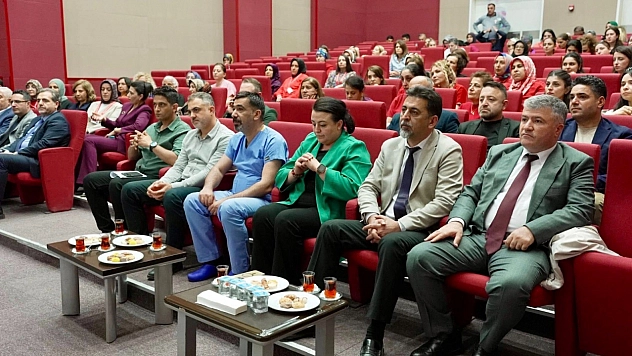 Malatya'da Ebelerin Gurur Günü: 'Sağlık Sisteminin Temel Taşı Onlar'
