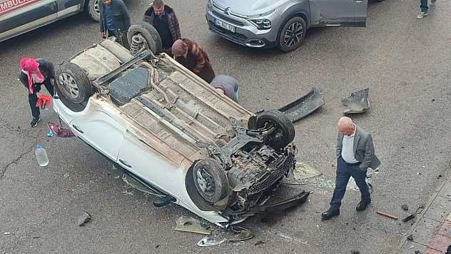 Malatya'da el freni unutulan otomobil öğrenciyle uçuruma yuvarlandı