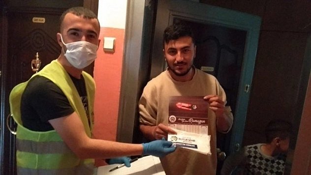 Evlere maske dağıtılıyor