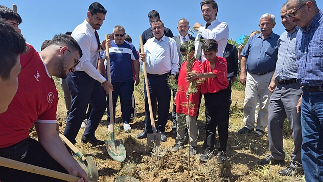Malatya'da fidanlar toprakla buluştu