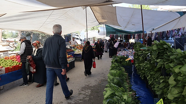 Malatya'da fiyatlar yüz güldürmedi! Semt pazarında tezgâhlara yaklaşılmıyor…