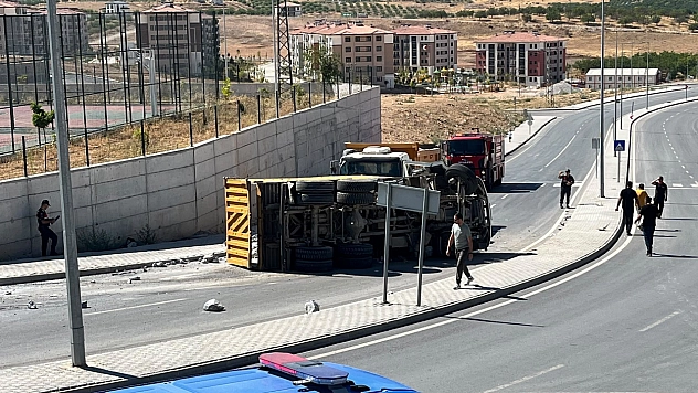 Malatya'da hafriyat kamyonu dehşet saçtı! Yaralı var...