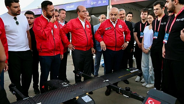 Malatya'da geleceğin teknolojileri görücüye çıktı: İlhan Geçit gençlerin hayallerine ortak oldu