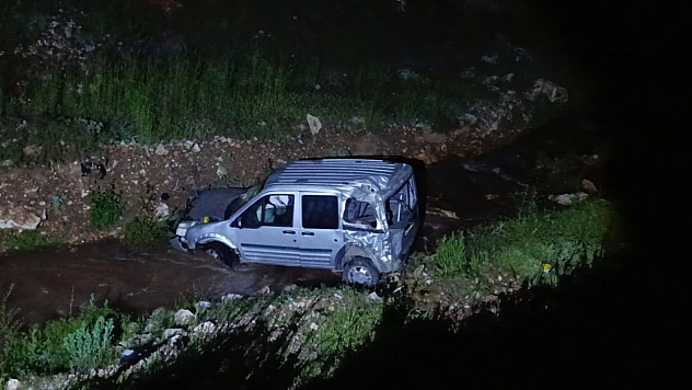 Malatya'da otomobil dereye uçtu: 1 yaralı