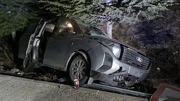 Malatya'da refüje çarpan araç takla attı: 1 yaralı